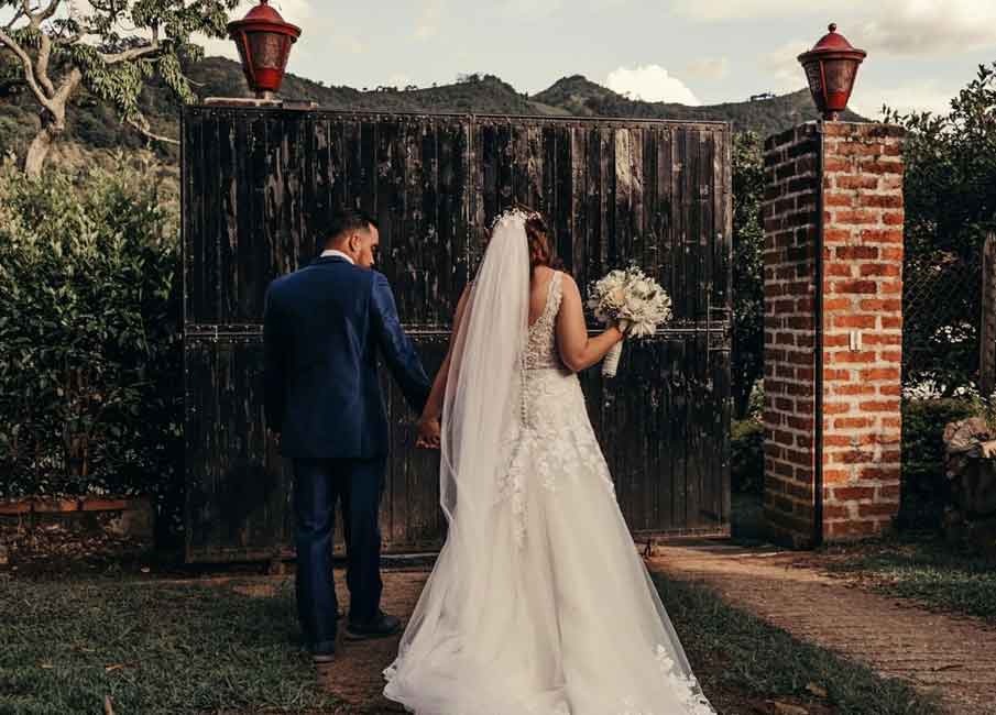 Mexican Wedding Traditions You Need to Know